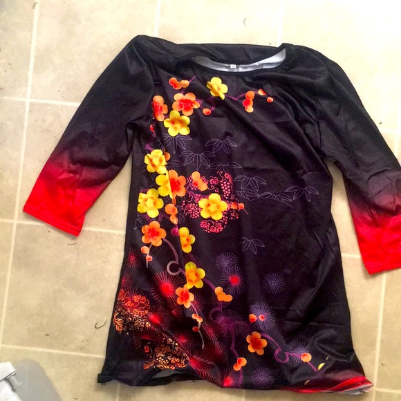 Woman’s top - Picture 1 of 1